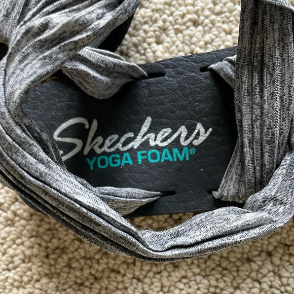 Size 7 Sketcher Yoga Foam Sandals - Picture 3 of 4